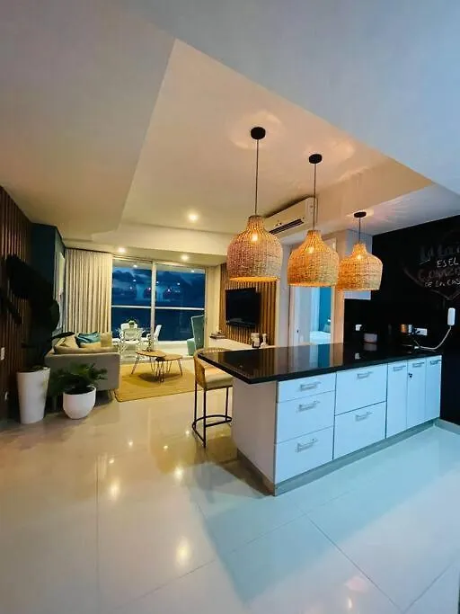 2-2 Palmetto Eliptic 3403 Enchanted Jewel Cartagena Colombia